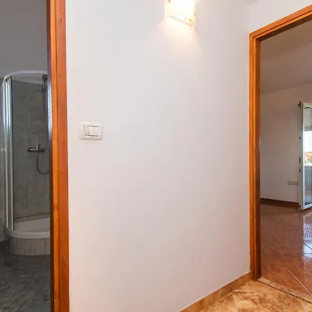 Nikola Apartment *