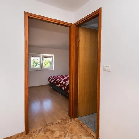 Nikola Apartment *