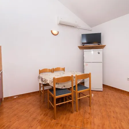 Nikola Apartment *