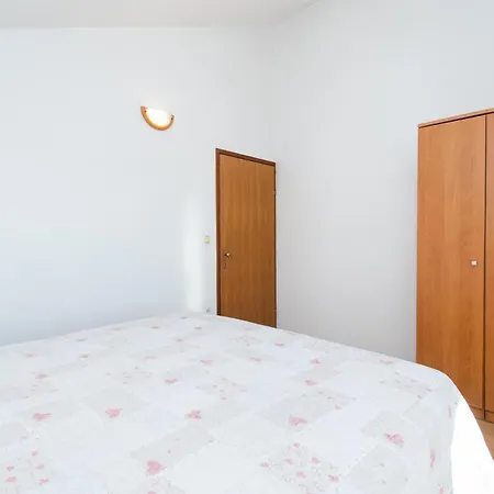 Apartment Nikola *