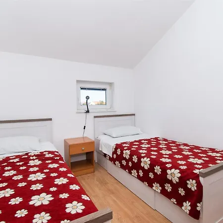 Nikola Apartment *