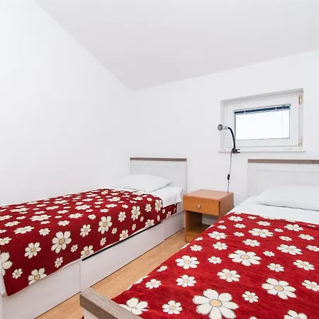 Nikola Apartment Nin