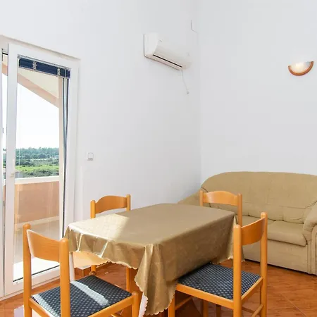 Nikola Apartment *